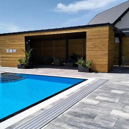Family Homes Close To The Beach, Pool Holiday home