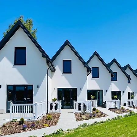 Family Homes Close To The Beach, Pool Holiday home